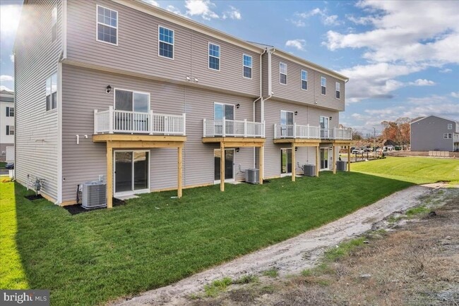 Building Photo - 220 Sandy Rdg Rd