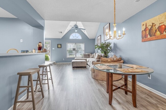 Building Photo - Modern Comfort in the Heart of Chesapeake ...