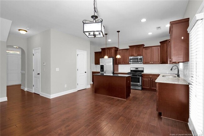 Building Photo - 110 Pinecrest Dr