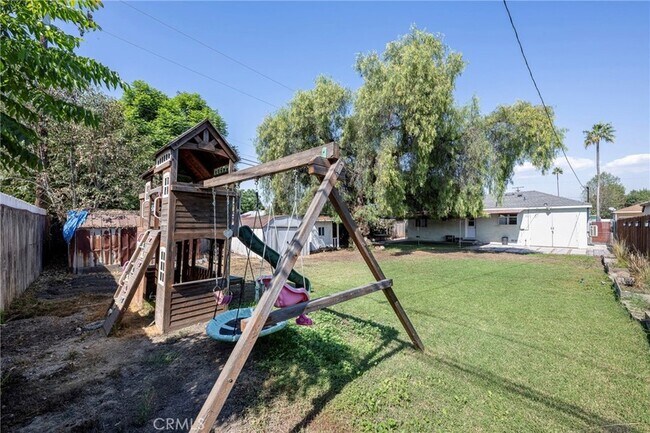 Building Photo - 13616 Hermes St