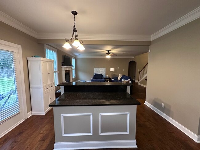 Building Photo - 1440 Summit Way