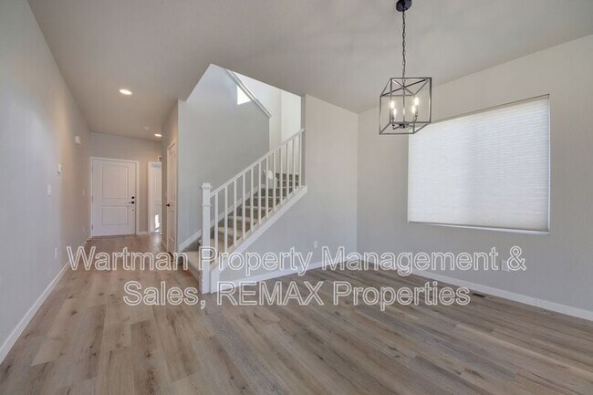 Building Photo - 462 Blanket Flower St