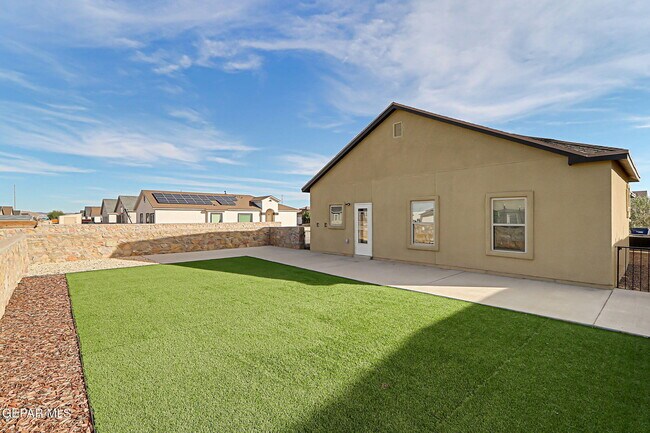 Building Photo - 14853 Tierra Escape Ave