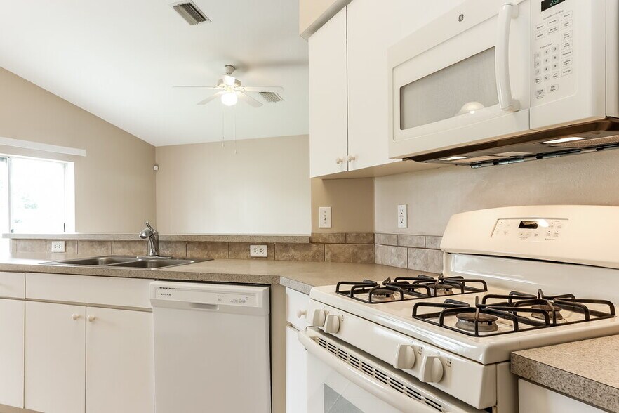 Building Photo - 3843 Lockridge Dr