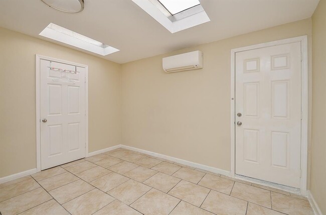 Building Photo - 2681 Marilee Ln