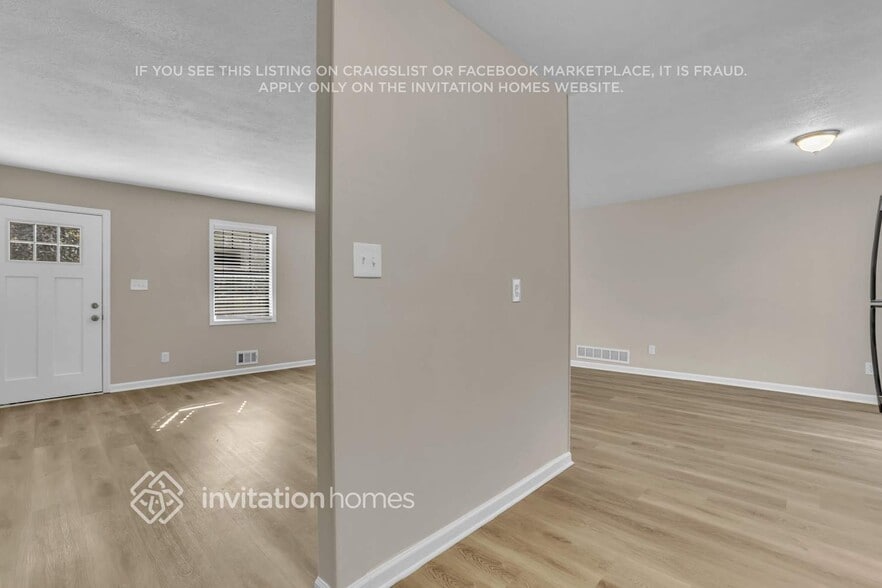 Building Photo - 1990 Branch View Dr