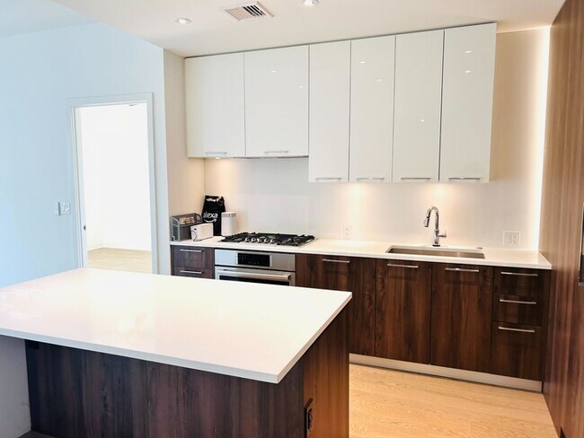 Building Photo - 1650 Silver Hill Dr