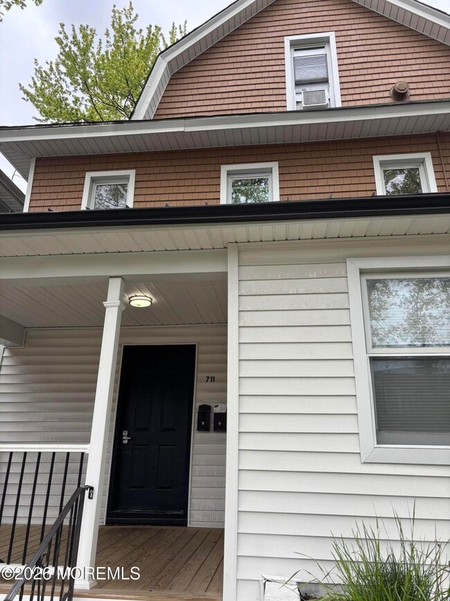 Building Photo - 711 3rd Ave