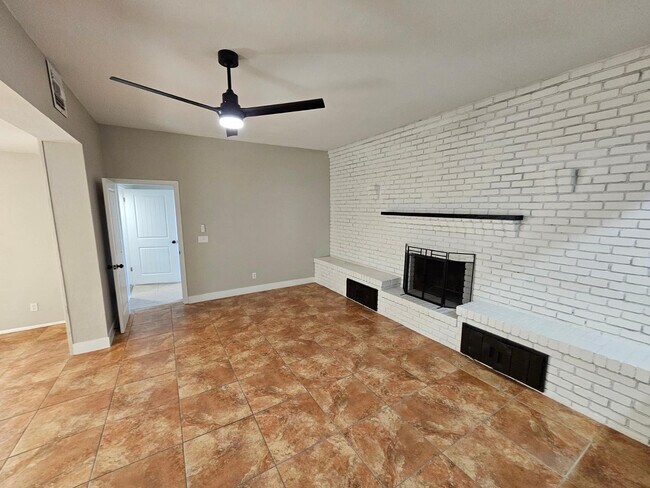 Building Photo - 8702 W Pinnacle Peak Rd