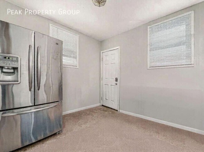 Building Photo - 227 E Northwood Ave