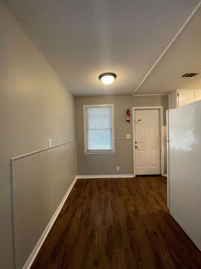 Building Photo - 1133 Beechdale Rd