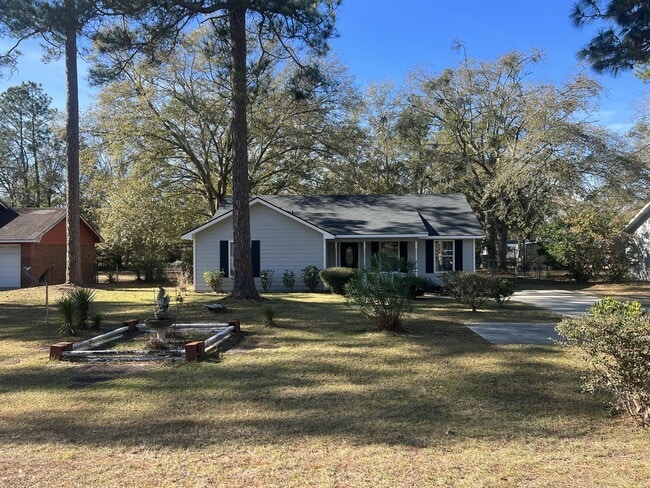 Building Photo - 934 Pineland Ave