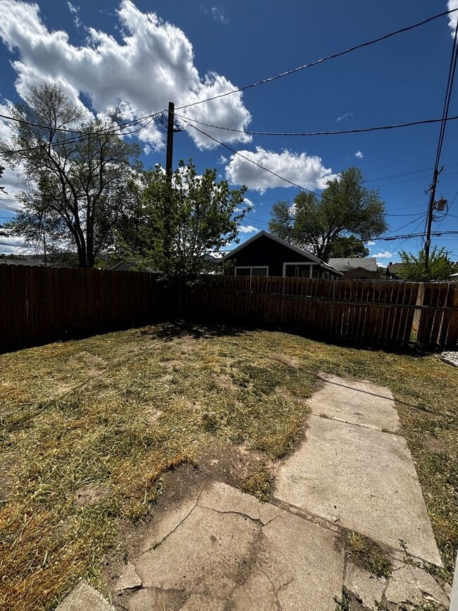 Building Photo - Quaint home with fully fenced yard and updates