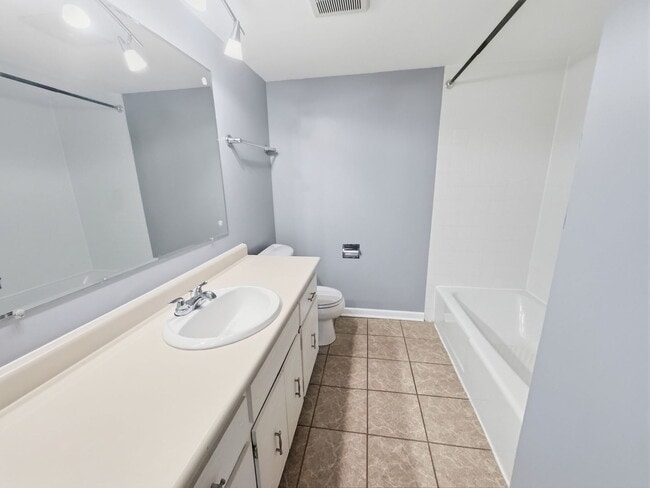 Building Photo - 13616 Royal Ct