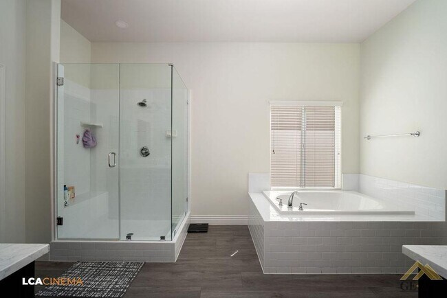 Building Photo - Luxury Living in Windermere Seven Oaks: Modern 5 Bed, 3 Bath Home with Pool, Solar, and Gated Nei...