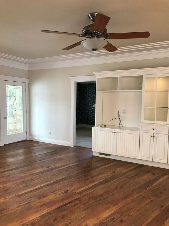 Building Photo - 212 N 6th Ave