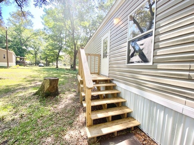 Building Photo - 54 Tomahawk St