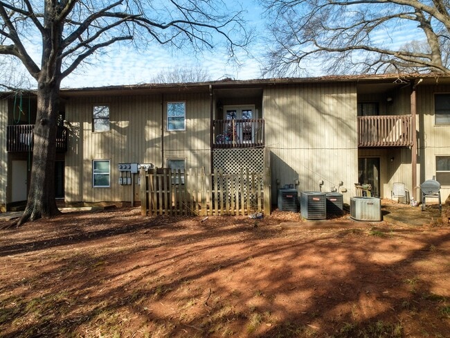 Building Photo - 2609 Eastway Dr