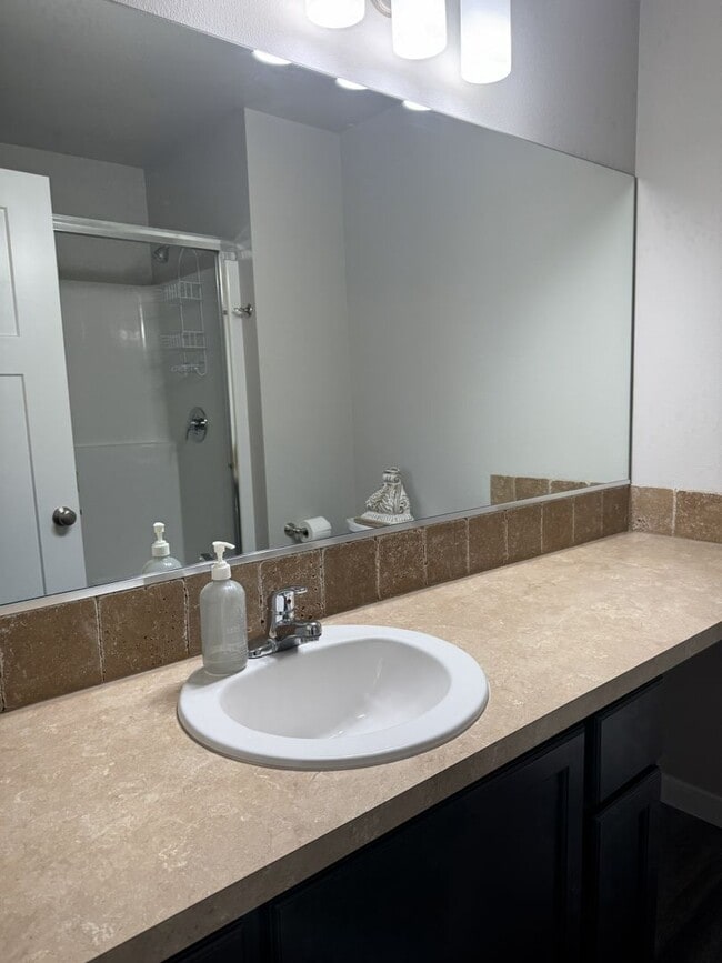 Building Photo - Furnished Hermiston Rental