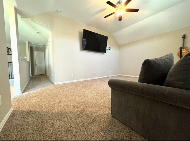 Building Photo - 718 S Chamfer Way