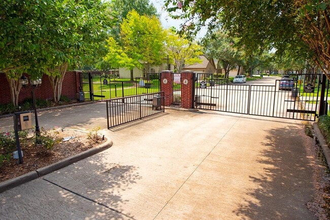 Building Photo - 3238 Enclave Ln