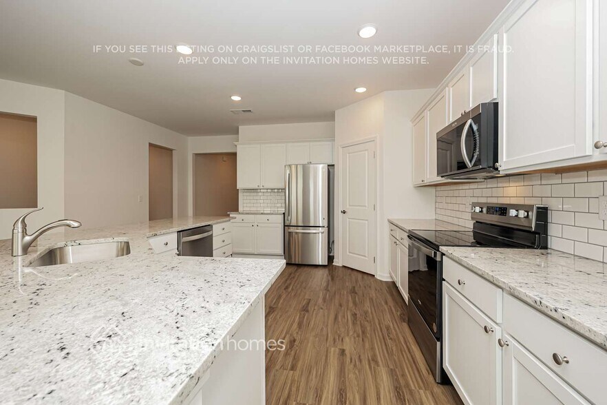 Building Photo - 3800 Lantern Ln