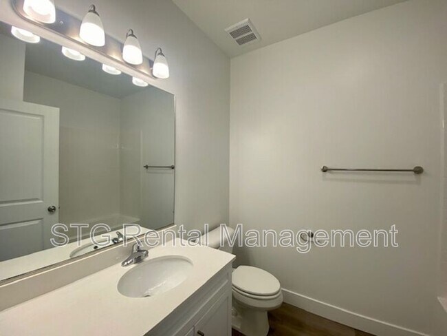 Building Photo - 5801 S Garnet Dr