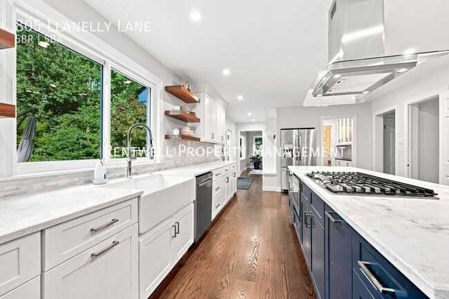 Building Photo - 805 Llanelly Ln
