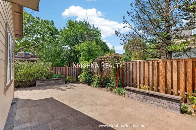 Building Photo - 14395 NW Lilium Dr