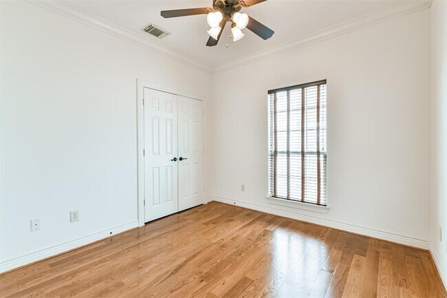 Building Photo - 1529 Rosewood St
