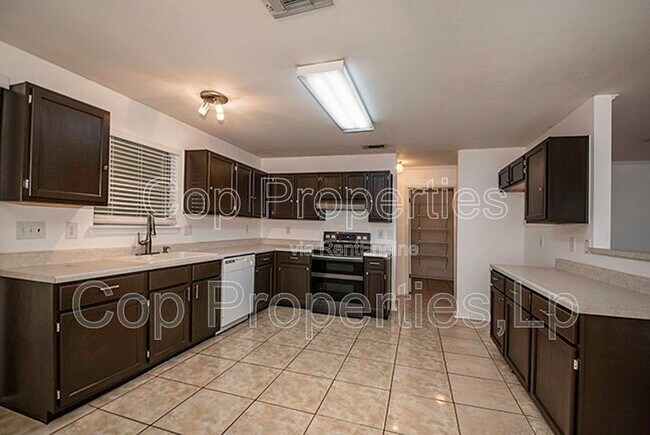 Building Photo - 7127 Still Hollow Dr