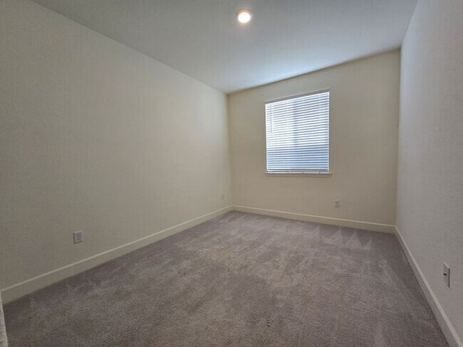 Building Photo - Beautiful Kiley Ranch Home with Open Floor Plan & Private Backyard