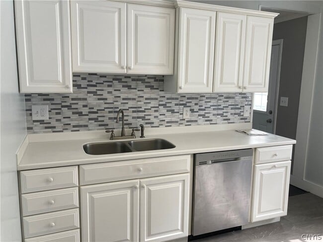 Building Photo - 449 Bugbee Dr