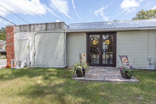 Building Photo - 209 S Florida Ave
