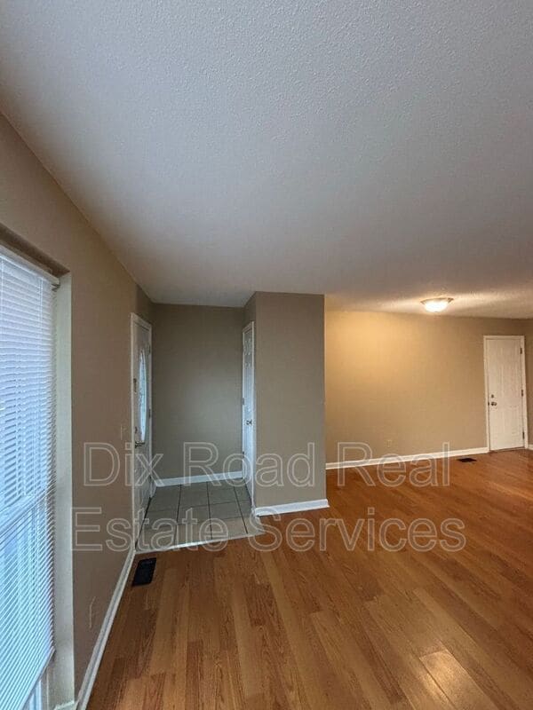 Building Photo - 3701 Greenview Dr