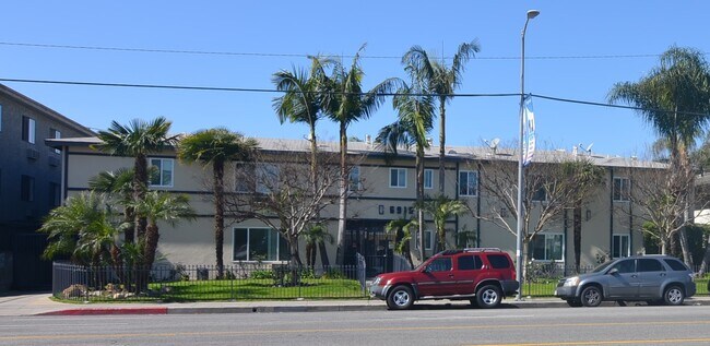 Primary Photo - 6919 Sepulveda Apartment