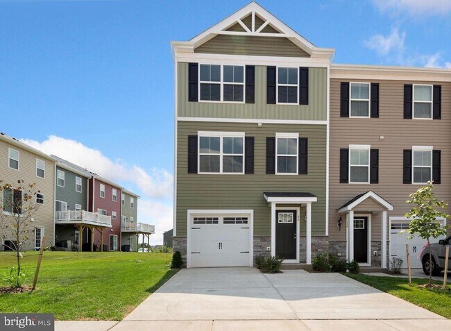 Building Photo - 64 Grant St