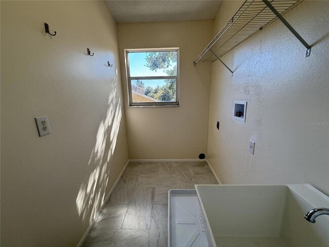 Building Photo - 12653 Longcrest Dr