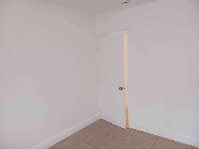 Building Photo - 3 Bed Home for Rent!