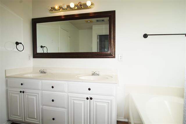 Building Photo - 506 White Swan Dr