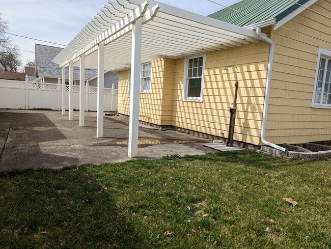 Building Photo - Charming 3 bedroom Normal Hill house