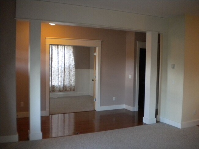 Building Photo - R4492