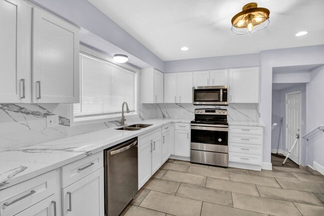 Building Photo - 6649 Lozier St