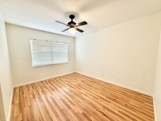 Building Photo - 10921 Haydn Dr