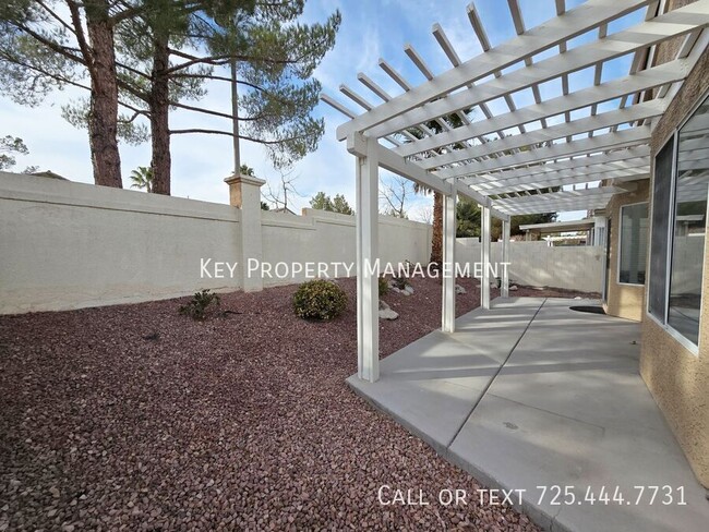 Building Photo - Gorgeous 2 bed, 2 bath home located in Sum...