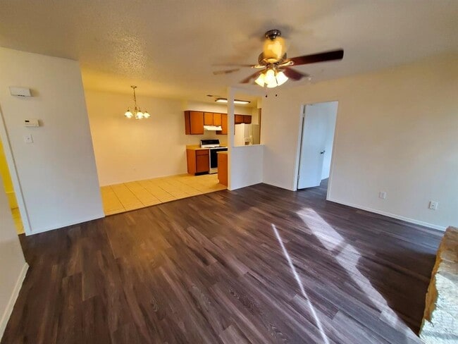 Building Photo - 1109 Hyridge St