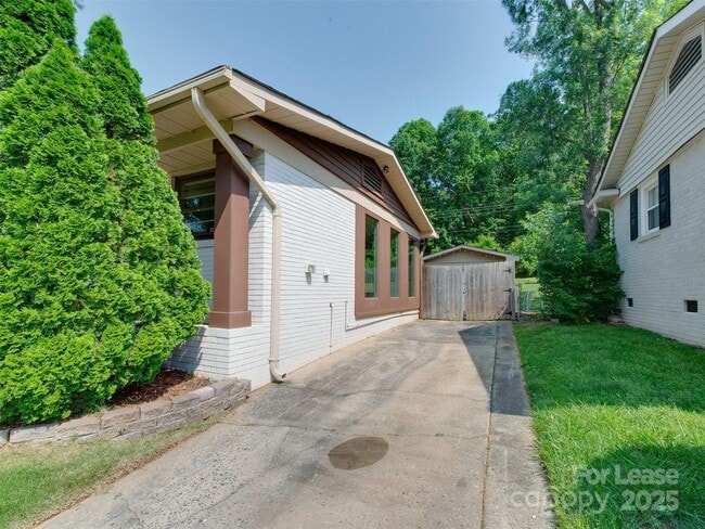 Building Photo - 3921 Sheffield Dr
