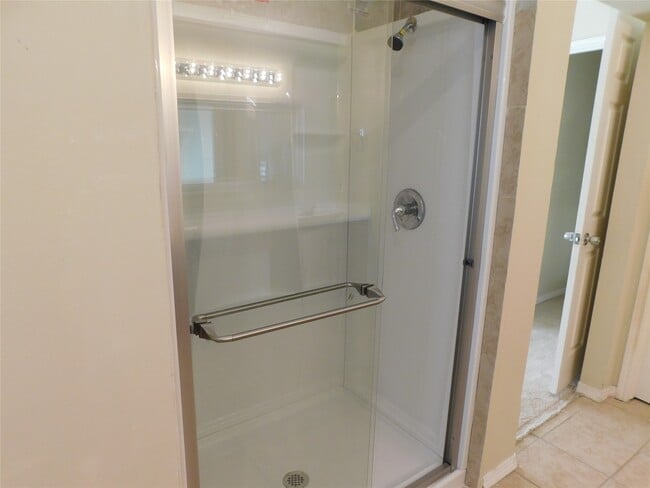 Building Photo - 3303 Rimrock Dr