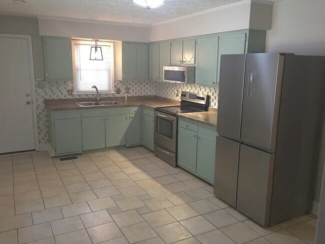 Building Photo - 840 Durwood Dr