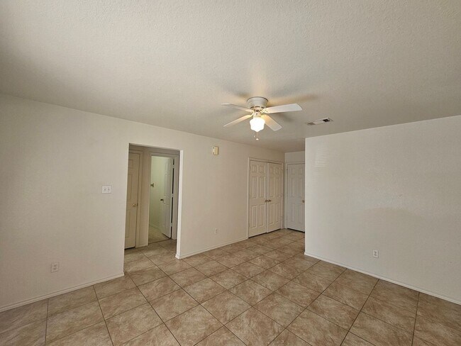 Building Photo - HUD / SECTION 8 ACCEPTED - MOVE IN READY!